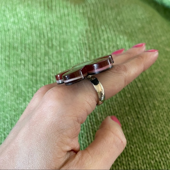 ✨SOLD✨ flower plastic ring - Picture 3 of 8